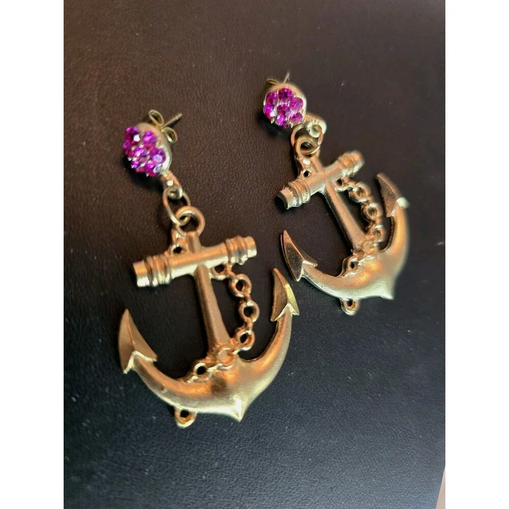Unbranded gold tone